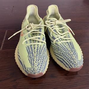 YEEZY 350 V2 “Frozen Yellow” great condition, size 9.5 no shoebox